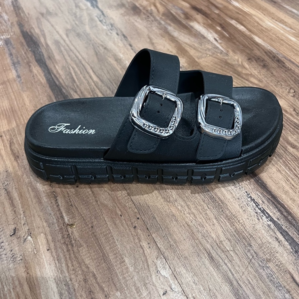 SANDALS WITH BUCKLES - Picture 3 of 4